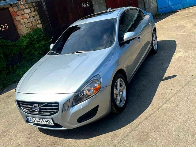 Серый Вольво С60, объемом двигателя 2.5 л и пробегом 0 тыс. км за 9800 $, фото 1 на Automoto.ua