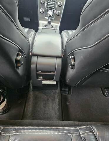 Серый Вольво С60, объемом двигателя 2.5 л и пробегом 139 тыс. км за 10400 $, фото 34 на Automoto.ua