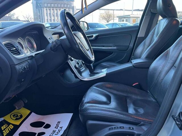 Серый Вольво С60, объемом двигателя 2.5 л и пробегом 208 тыс. км за 9700 $, фото 7 на Automoto.ua