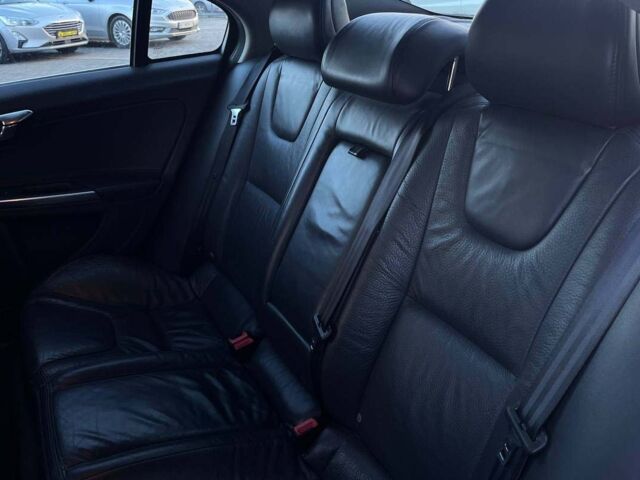 Серый Вольво С60, объемом двигателя 2.5 л и пробегом 208 тыс. км за 9700 $, фото 16 на Automoto.ua