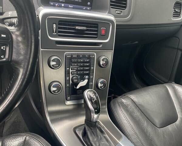 Серый Вольво С60, объемом двигателя 2.52 л и пробегом 285 тыс. км за 8850 $, фото 13 на Automoto.ua