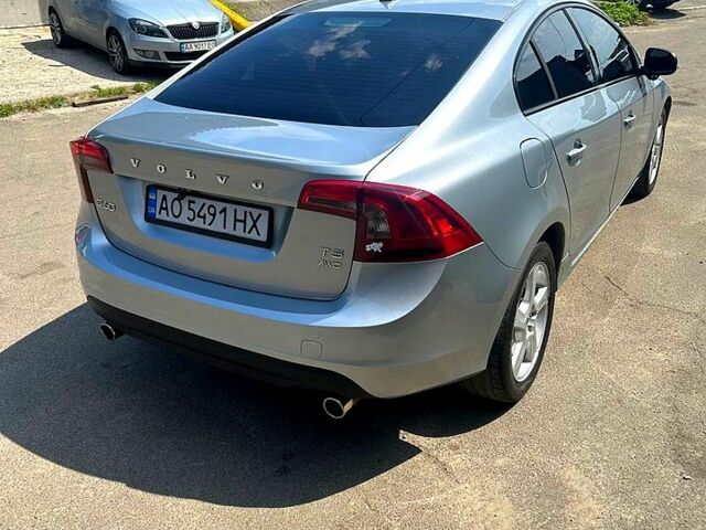 Серый Вольво С60, объемом двигателя 2.5 л и пробегом 0 тыс. км за 9800 $, фото 2 на Automoto.ua