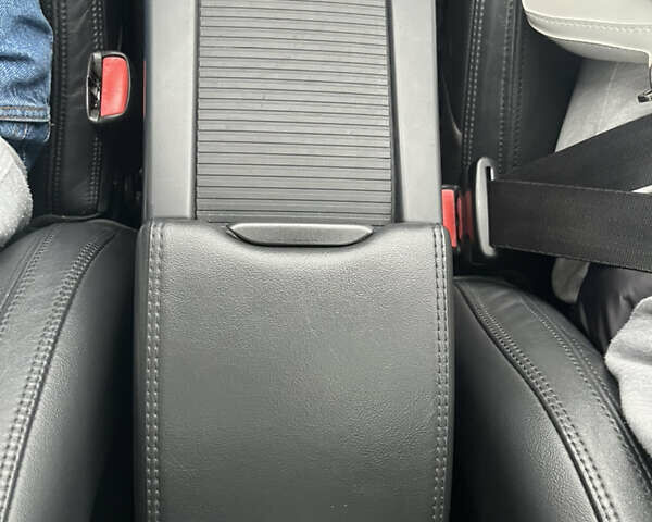 Серый Вольво С60, объемом двигателя 2.5 л и пробегом 213 тыс. км за 11000 $, фото 34 на Automoto.ua