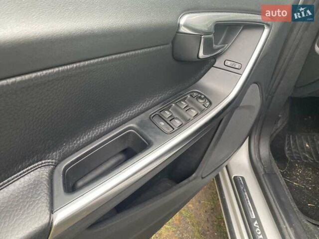 Серый Вольво С60, объемом двигателя 2.52 л и пробегом 285 тыс. км за 8850 $, фото 20 на Automoto.ua