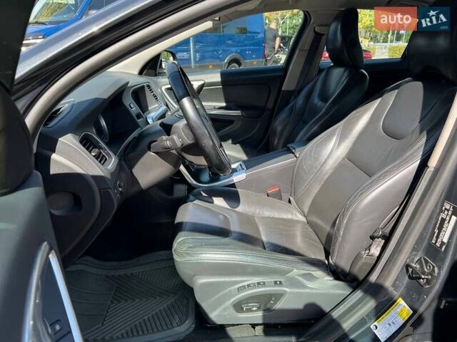 Сірий Вольво С60, об'ємом двигуна 2.5 л та пробігом 208 тис. км за 10490 $, фото 7 на Automoto.ua