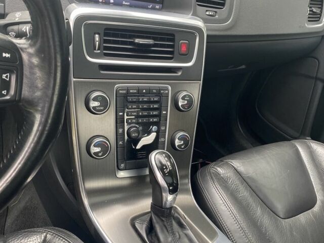 Серый Вольво С60, объемом двигателя 2.5 л и пробегом 285 тыс. км за 8950 $, фото 11 на Automoto.ua