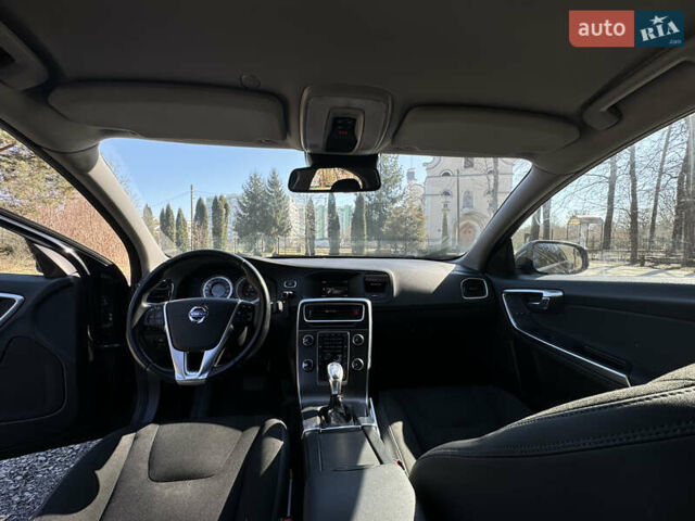 Серый Вольво С60, объемом двигателя 1.98 л и пробегом 159 тыс. км за 11500 $, фото 3 на Automoto.ua