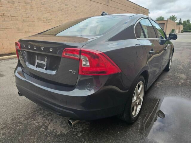 Сірий Вольво С60, об'ємом двигуна 2.5 л та пробігом 85 тис. км за 1300 $, фото 6 на Automoto.ua