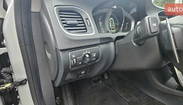 Серый Вольво С60, объемом двигателя 2.5 л и пробегом 139 тыс. км за 10400 $, фото 21 на Automoto.ua