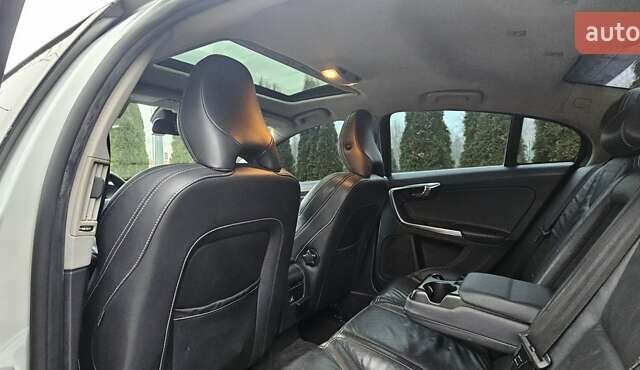 Серый Вольво С60, объемом двигателя 2.5 л и пробегом 139 тыс. км за 10400 $, фото 33 на Automoto.ua