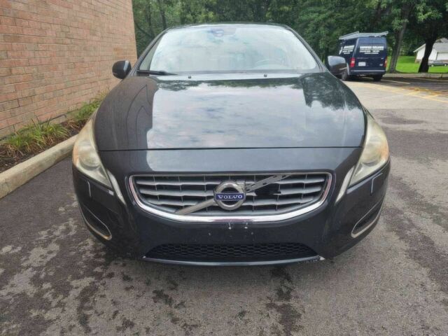 Сірий Вольво С60, об'ємом двигуна 2.5 л та пробігом 85 тис. км за 1300 $, фото 1 на Automoto.ua