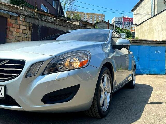 Серый Вольво С60, объемом двигателя 2.5 л и пробегом 0 тыс. км за 9800 $, фото 4 на Automoto.ua