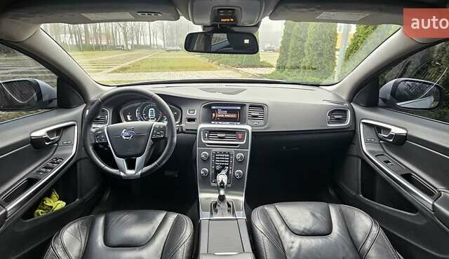 Серый Вольво С60, объемом двигателя 2.5 л и пробегом 139 тыс. км за 10400 $, фото 13 на Automoto.ua