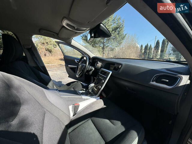 Серый Вольво С60, объемом двигателя 1.98 л и пробегом 159 тыс. км за 11500 $, фото 6 на Automoto.ua