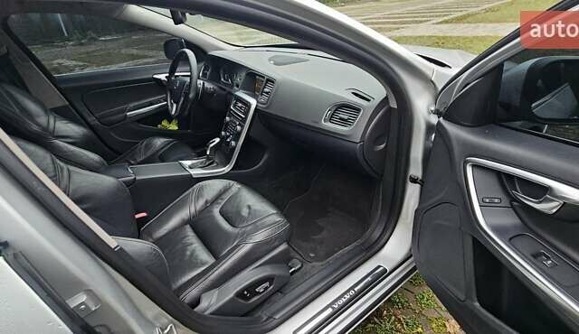 Серый Вольво С60, объемом двигателя 2.5 л и пробегом 139 тыс. км за 10400 $, фото 26 на Automoto.ua