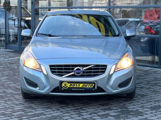 Серый Вольво С60, объемом двигателя 2.5 л и пробегом 208 тыс. км за 9700 $, фото 1 на Automoto.ua