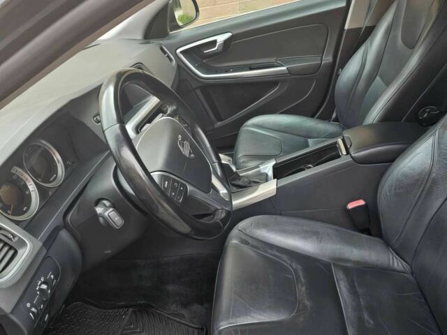 Сірий Вольво С60, об'ємом двигуна 2.5 л та пробігом 85 тис. км за 1300 $, фото 8 на Automoto.ua