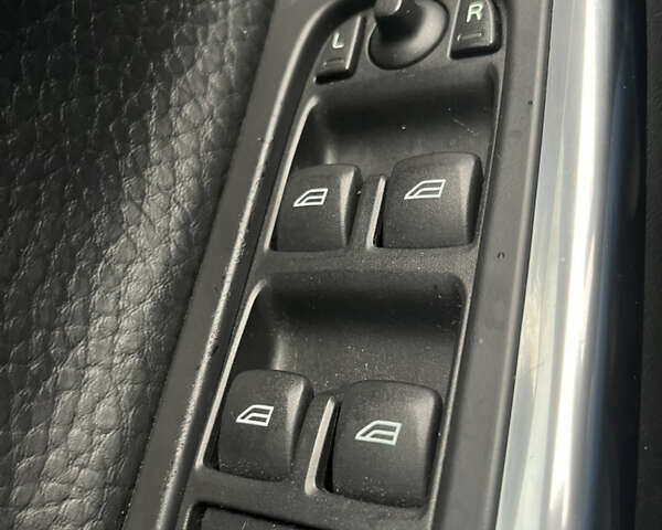 Серый Вольво С60, объемом двигателя 2.5 л и пробегом 213 тыс. км за 11000 $, фото 31 на Automoto.ua