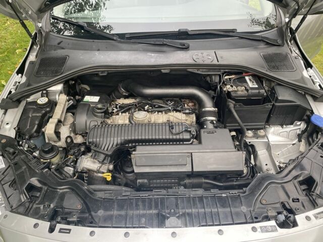 Серый Вольво С60, объемом двигателя 2.5 л и пробегом 285 тыс. км за 8950 $, фото 12 на Automoto.ua