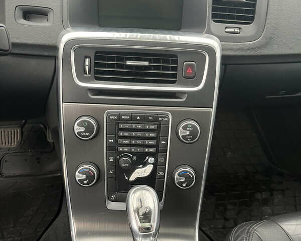 Серый Вольво С60, объемом двигателя 2.5 л и пробегом 213 тыс. км за 11000 $, фото 21 на Automoto.ua