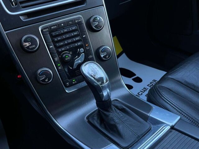 Серый Вольво С60, объемом двигателя 2.5 л и пробегом 208 тыс. км за 9700 $, фото 13 на Automoto.ua