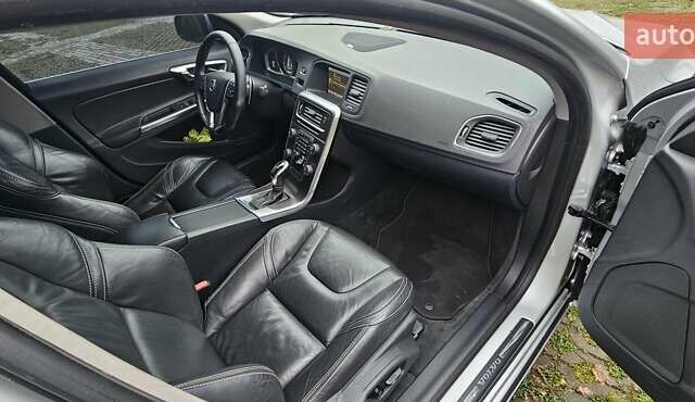 Серый Вольво С60, объемом двигателя 2.5 л и пробегом 139 тыс. км за 10400 $, фото 23 на Automoto.ua