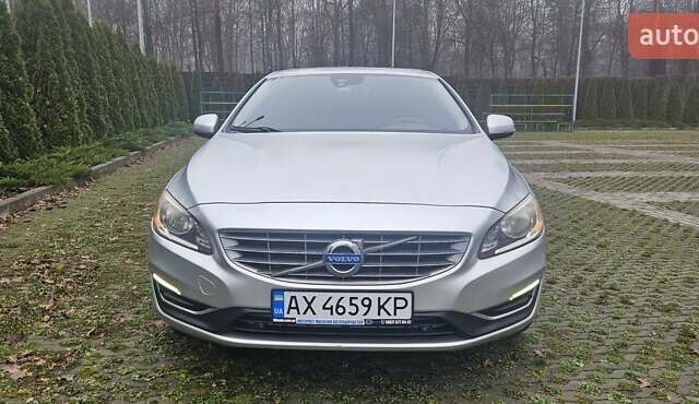 Серый Вольво С60, объемом двигателя 2.5 л и пробегом 139 тыс. км за 10400 $, фото 2 на Automoto.ua