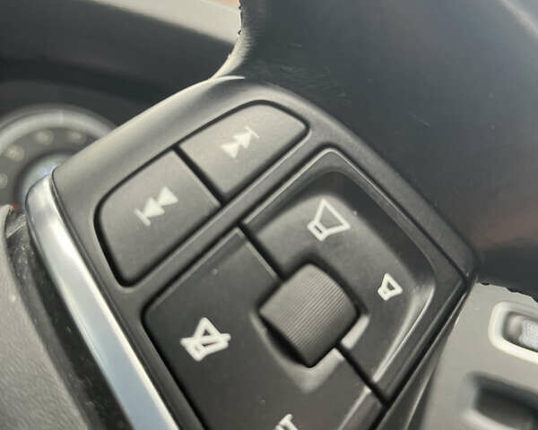 Серый Вольво С60, объемом двигателя 2.5 л и пробегом 213 тыс. км за 11000 $, фото 37 на Automoto.ua