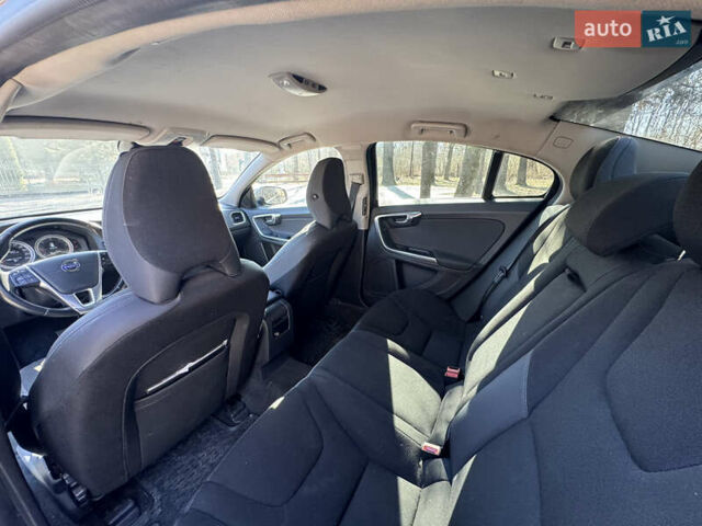 Серый Вольво С60, объемом двигателя 1.98 л и пробегом 159 тыс. км за 11500 $, фото 5 на Automoto.ua