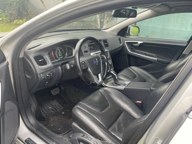 Серый Вольво С60, объемом двигателя 2.5 л и пробегом 285 тыс. км за 8950 $, фото 10 на Automoto.ua