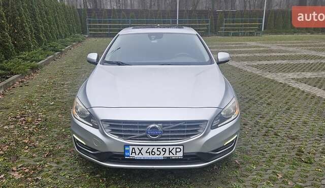 Серый Вольво С60, объемом двигателя 2.5 л и пробегом 139 тыс. км за 10400 $, фото 3 на Automoto.ua
