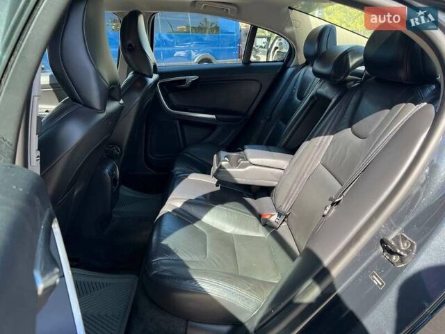 Сірий Вольво С60, об'ємом двигуна 2.5 л та пробігом 208 тис. км за 10490 $, фото 8 на Automoto.ua