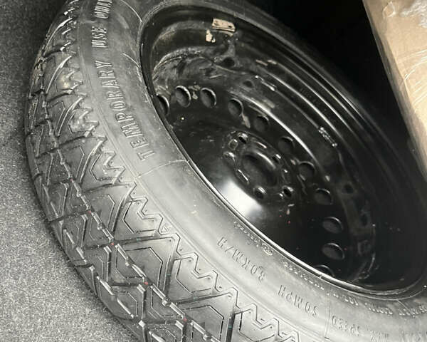 Серый Вольво С60, объемом двигателя 2.5 л и пробегом 213 тыс. км за 11000 $, фото 33 на Automoto.ua