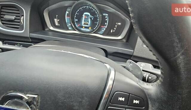 Серый Вольво С60, объемом двигателя 2.5 л и пробегом 139 тыс. км за 10400 $, фото 24 на Automoto.ua