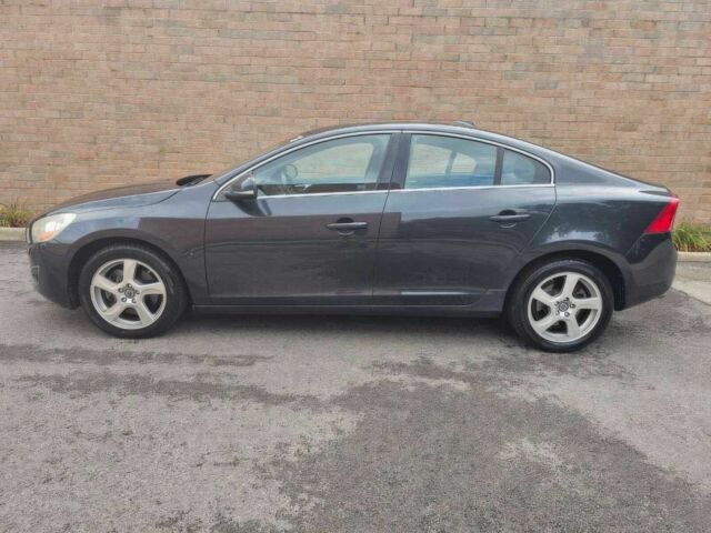 Сірий Вольво С60, об'ємом двигуна 2.5 л та пробігом 85 тис. км за 1300 $, фото 3 на Automoto.ua