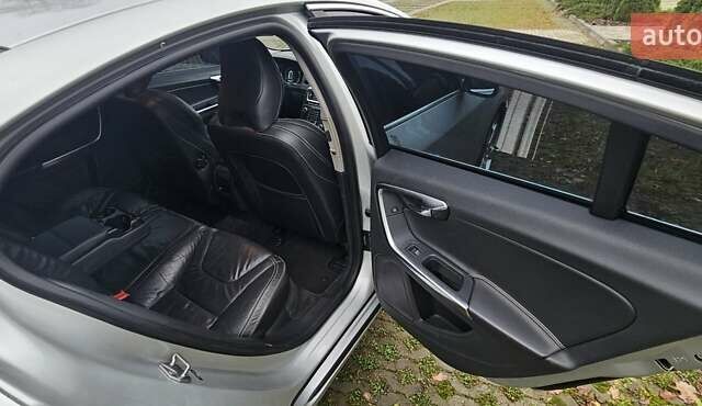 Серый Вольво С60, объемом двигателя 2.5 л и пробегом 139 тыс. км за 10400 $, фото 29 на Automoto.ua