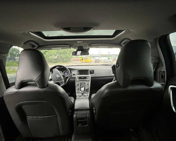 Серый Вольво С60, объемом двигателя 2.5 л и пробегом 213 тыс. км за 11000 $, фото 18 на Automoto.ua