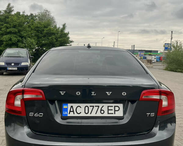 Серый Вольво С60, объемом двигателя 2.5 л и пробегом 213 тыс. км за 11000 $, фото 2 на Automoto.ua