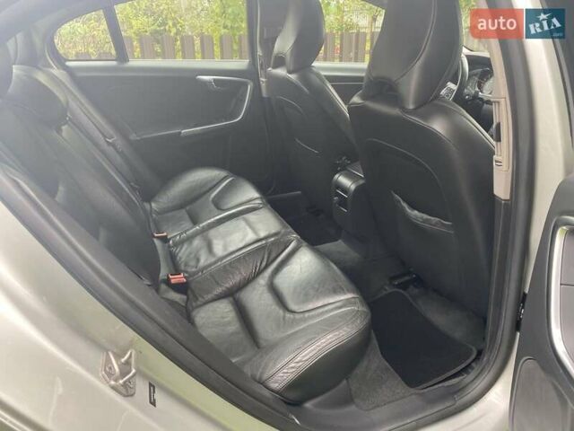 Серый Вольво С60, объемом двигателя 2.52 л и пробегом 285 тыс. км за 8850 $, фото 17 на Automoto.ua