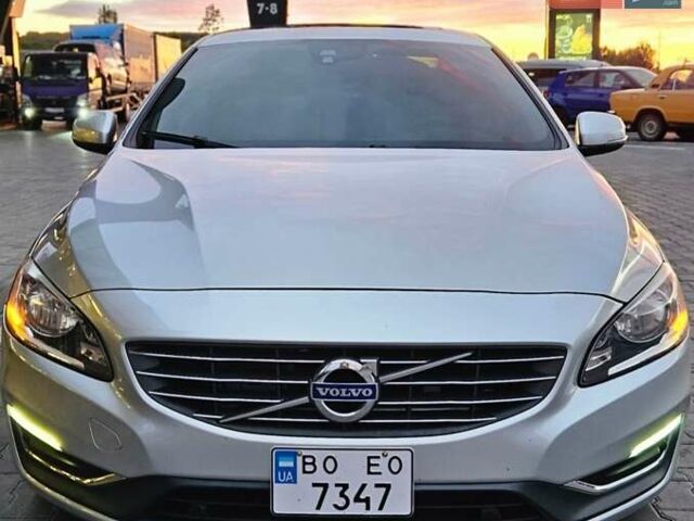 Серый Вольво С60, объемом двигателя 2.5 л и пробегом 287 тыс. км за 14300 $, фото 2 на Automoto.ua