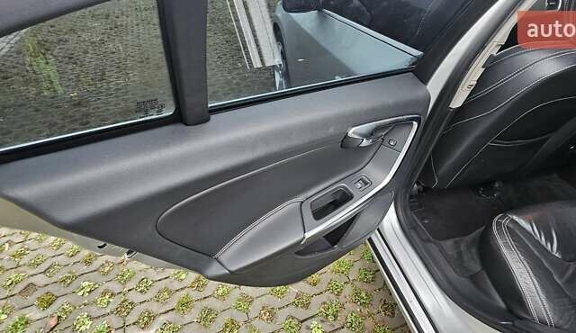 Серый Вольво С60, объемом двигателя 2.5 л и пробегом 139 тыс. км за 10400 $, фото 32 на Automoto.ua