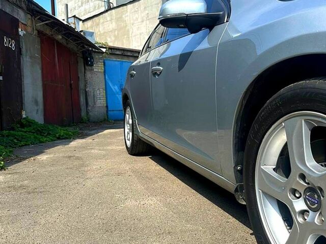 Серый Вольво С60, объемом двигателя 2.5 л и пробегом 0 тыс. км за 9800 $, фото 3 на Automoto.ua