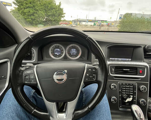 Серый Вольво С60, объемом двигателя 2.5 л и пробегом 213 тыс. км за 11000 $, фото 25 на Automoto.ua