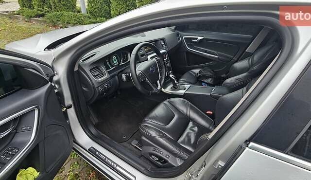 Серый Вольво С60, объемом двигателя 2.5 л и пробегом 139 тыс. км за 10400 $, фото 16 на Automoto.ua