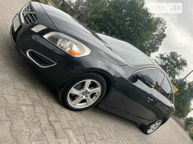 Серый Вольво С60, объемом двигателя 2.5 л и пробегом 213 тыс. км за 11000 $, фото 10 на Automoto.ua