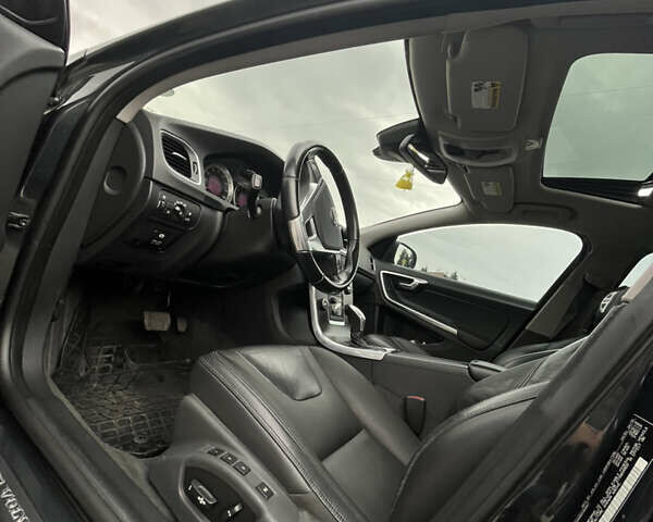 Серый Вольво С60, объемом двигателя 2.5 л и пробегом 213 тыс. км за 11000 $, фото 19 на Automoto.ua