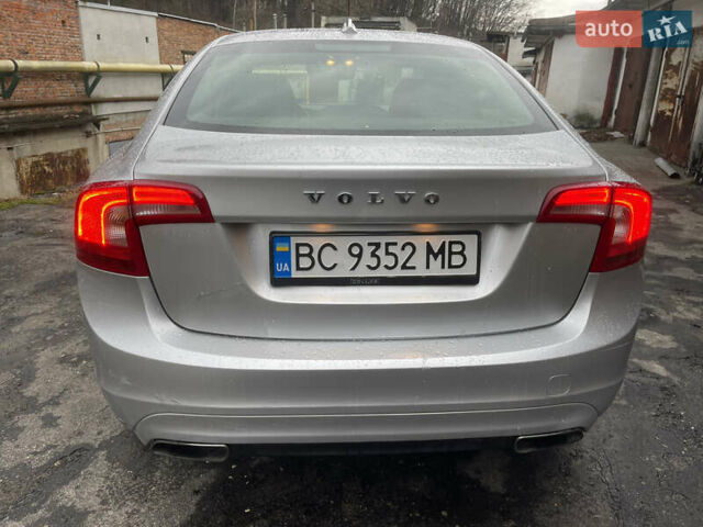 Серый Вольво С60, объемом двигателя 1.97 л и пробегом 165 тыс. км за 10500 $, фото 6 на Automoto.ua