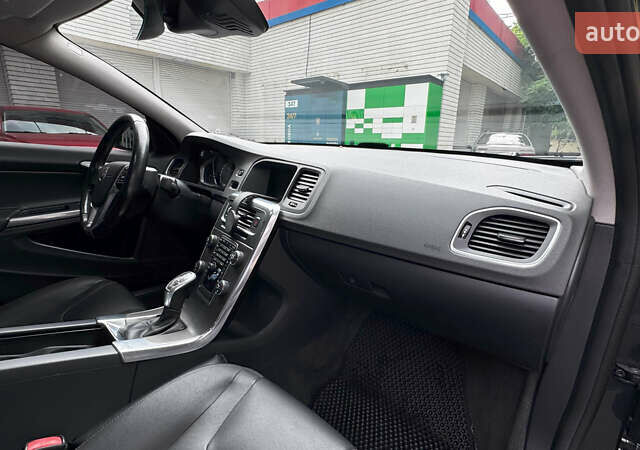 Серый Вольво С60, объемом двигателя 2.52 л и пробегом 111 тыс. км за 16000 $, фото 11 на Automoto.ua