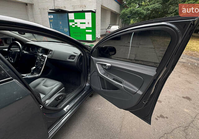 Серый Вольво С60, объемом двигателя 2.52 л и пробегом 111 тыс. км за 16000 $, фото 10 на Automoto.ua