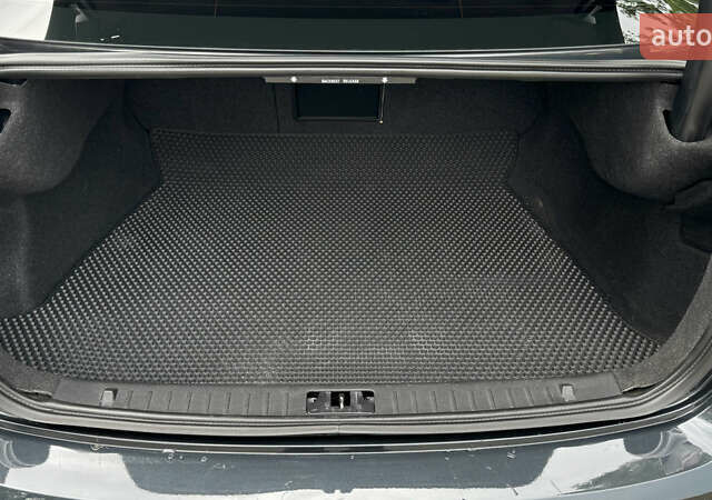 Серый Вольво С60, объемом двигателя 2.52 л и пробегом 111 тыс. км за 16000 $, фото 6 на Automoto.ua